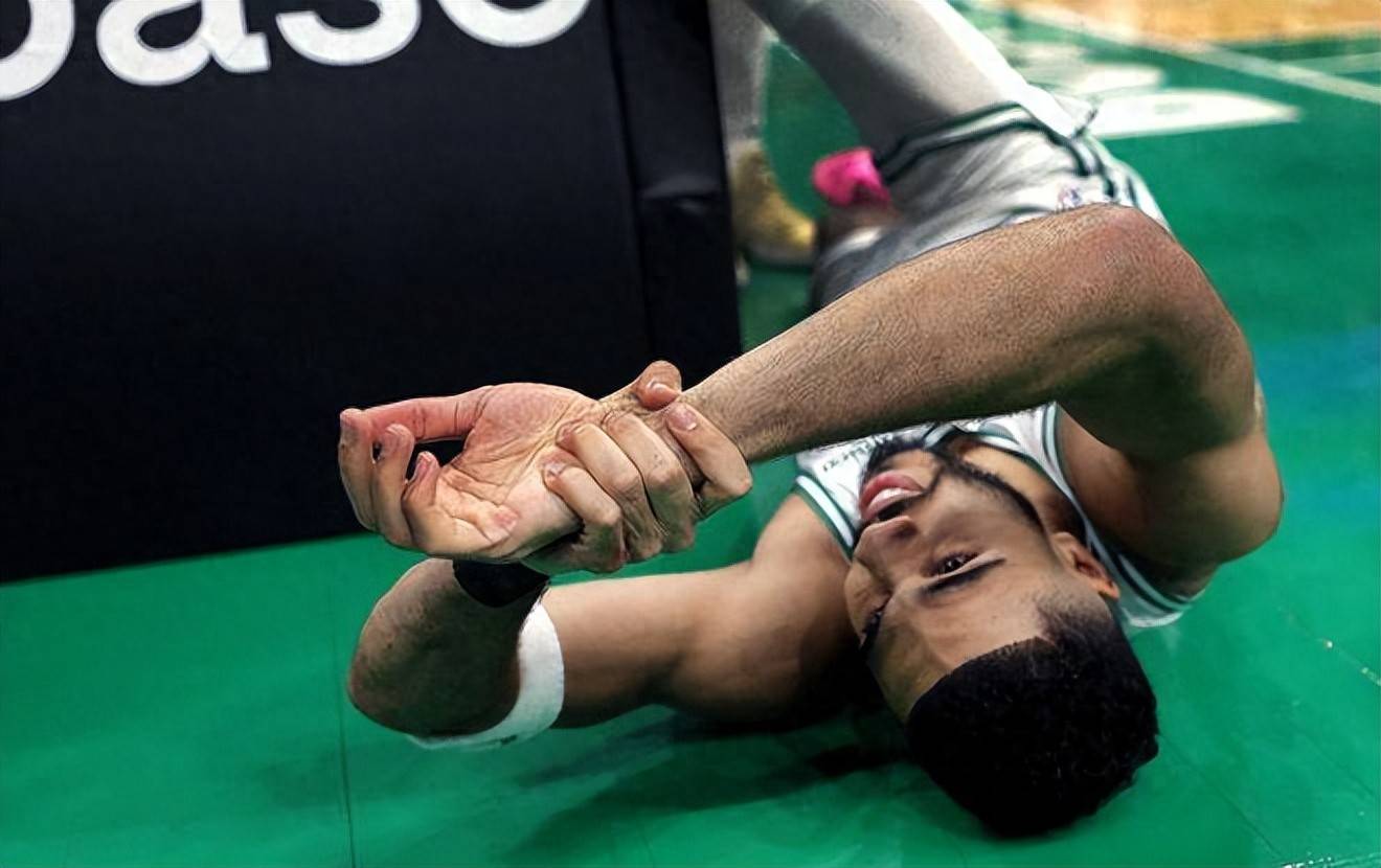 官方网站-包含塔图姆在中国队比赛中比赛规则变更，领先优势明显引发热议！的词条-官方网站