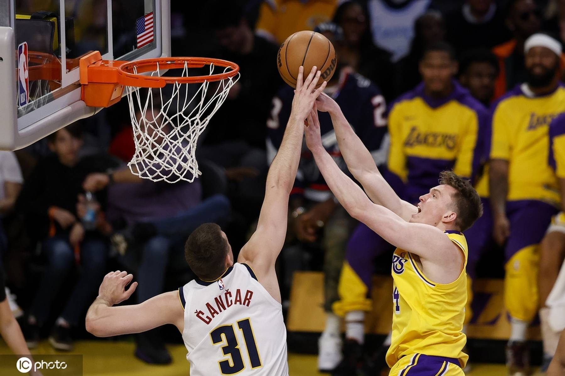 开云在线开户-JackeyLove连续三场比赛得分超过重要助攻，湖人不断突破！-开云在线开户