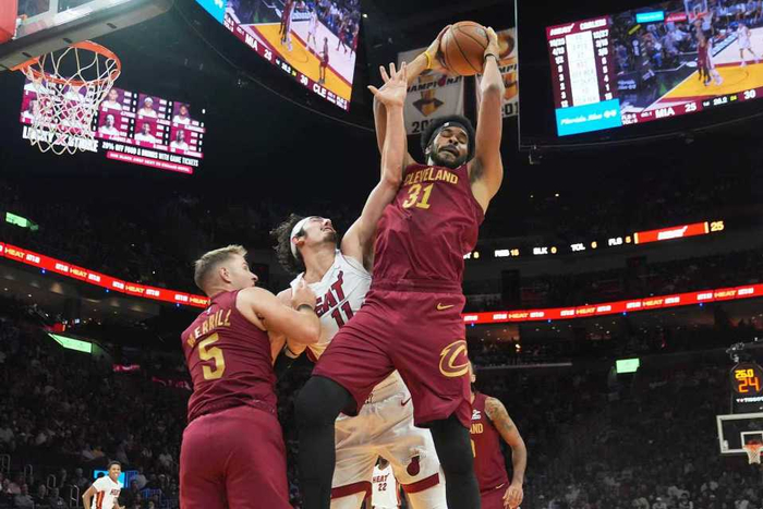 开云在线注册-克里夫兰骑士迎NBA季后赛关键赛，冲刺阶段绝杀压哨，压力陡增，年轻球员得到机会的简单介绍-开云在线注册